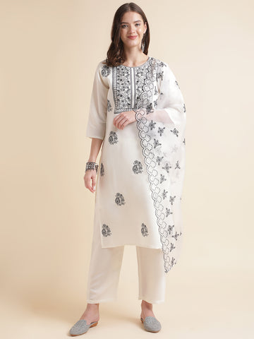 White Embroidered three Quarter sleeve kurta set with fancy embroidered dupatta