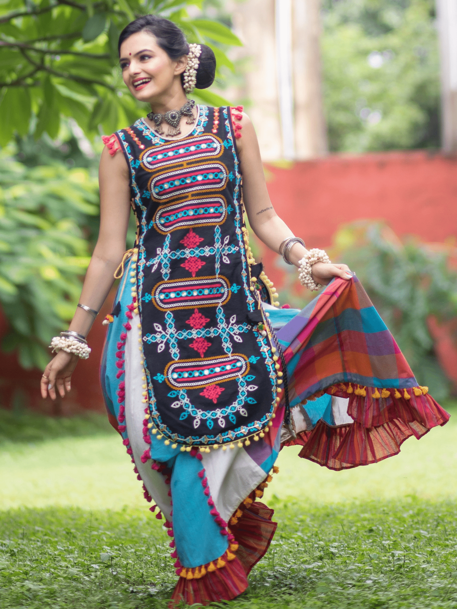 "Atrangicholiset, TraditionalKedia,Traditional wear,NavratriFashion,navratri wear, garba wear,FestiveOutfis,EthnicWear,Navratri Outfit,Garba Dress,Dress Garba,Dress Navatri,choli set,women wear,Garba Clothes "