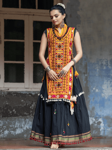 "Atrangicholiset, TraditionalKedia,Traditional wear,NavratriFashion,navratri wear, garba wear,FestiveOutfis,EthnicWear,Navratri Outfit,Garba Dress,Dress Garba,Dress Navatri,choli set,women wear,Garba Clothes "